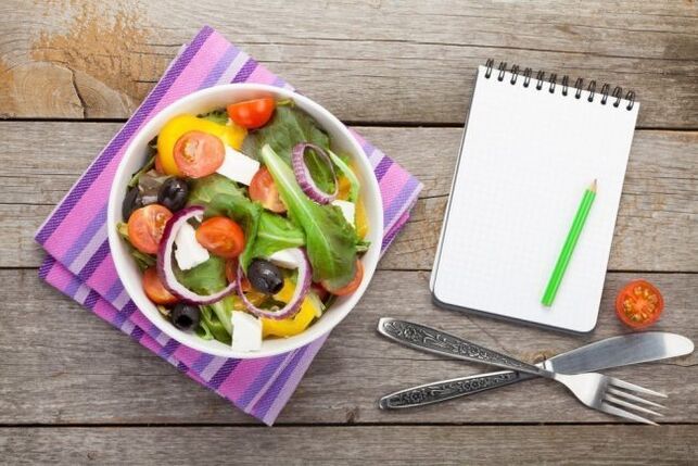 insalata di verdure per la dieta chetogenica