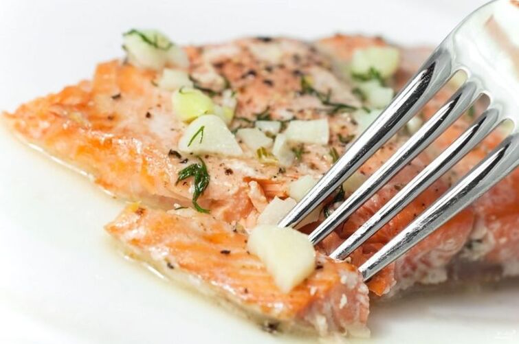 Filetto di salmone per la dieta preferita di una giornata proteica